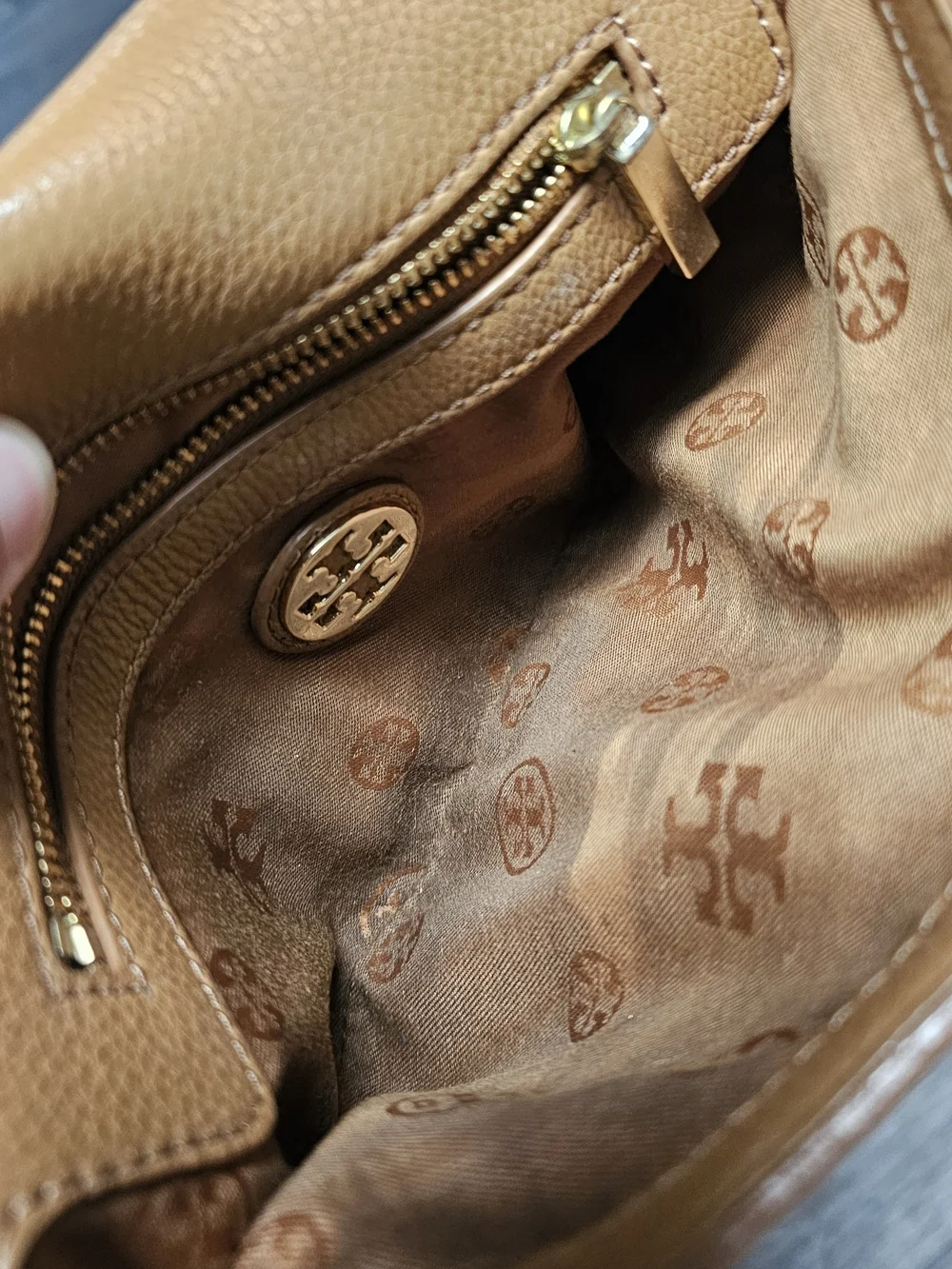 Tory Burch Tan Leather Crossbody Bag Chain Strap Minimalist Neutral Camel‎ Brown